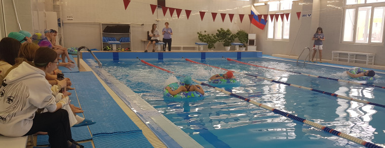 Итоги соревнований по плаванию среди девушек 7-8 классо.